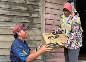 PERKUKUH usaha penyampaian bantuan, memastikan ia sampai kepada penerima dengan cepat dan berkesan.