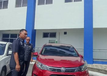 KERETA dinaiki dua penjenayah yang mati dalam kejadian berbalas tembakan dengan polis di Tanjung Malim hari ini. - UTUSAN