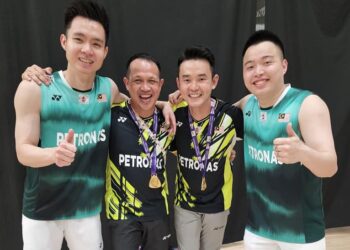 TAN Bin Shen (dua dari kanan) dilaporkan akan menyertai staf kejurulatihan badminton Hong Kong.