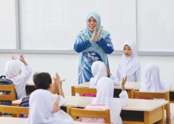 TRANSFORMASI pendidikan antara yang perlu diberi perhatian selain ekonomi rakyat dan alam sekitar.