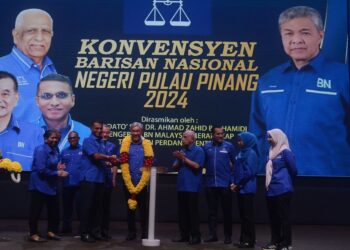 AHMAD Zahid Hamidi (tengah) ketika hadir merasmikan Konvensyen BN Pulau Pinang di Pusat Konvensyen PICCA, Butterworth, Pulau Pinang. – UTUSAN/IQBAL HAMDAN