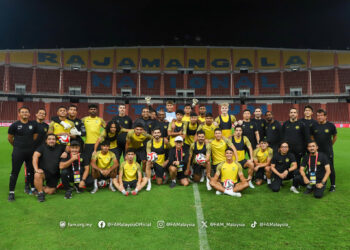 PAU Marti Vicente bersama pemain Harimau Malaya untuk kempen Piala ASEAN 2024.-IHSAN FAM