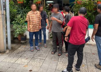 ANTARA pendatang asing tanpa izin ditahan Jabatan Imigresen Kuala Lumpur dipercayai menjadi penjaga parkir haram di sekitar ibu negara. -ihsan Imigresen