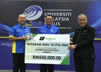 TUANKU Syed Faizuddin Putra Jamalullail berkenan berangkat menyaksikan penyampaian sumbangan zakat Tabung Haji kepada Unimap melalui Program Iqra’ TH IPTA 2024 di Auditorium Canselori Tuanku Syed Sirajuddin, Kampus Alam Unimap Pauh Putra, Arau, Perlis hari ini.-UTUSAN/IZLIZAN OTHMAN