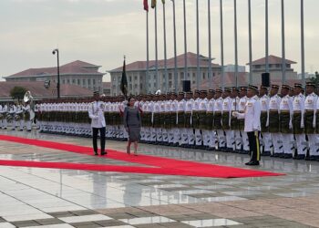 PERDANA Menteri Thailand, Paetongtarn Shinawatra diberi sambutan rasmi di Bangunan Perdana Putra, di Putrajaya.