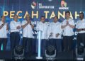 AMINUDDIN Harun (tengah) merasmikan Majlis Pecah Tanah MVV City 
di Seremban semalam.  – UTUSAN/MOHD. SHAHJEHAN MAAMIN