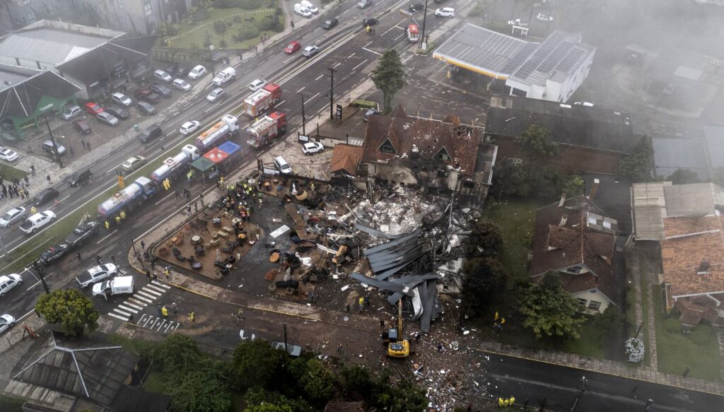 10 maut, pesawat kecil rempuh kedai di selatan Brazil