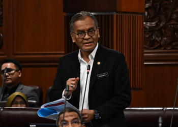 DZULKEFLY Ahmad semasa sesi Dewan Negara, hari ini. - JABATAN PENERANGAN MALAYSIA