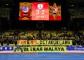 Kain rentang dinaikkan Ultras Malaya sejurus selepas tamat perlawanan peringkat kumpulan Piala ASEAN 2024 Malaysia menentang Timor Leste, di Stadium Nasional Bukit Jalil, kelmarin.-UTUSAN/SHIDDIEQIIN ZON