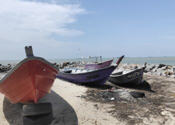 PENAMBAKAN laut yang aktif di Pantai Puteri, Melaka juga menjadi antara sebab utama aktiviti melabuhkan tukun tidak diberikan kebenaran.