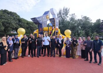 MOHD. NOOR HELMY Abdul Halem merasmikan Taman Permainan Kanak-kanak Interaktif Sejagat di Taman Bandaraya Bukit Serindit, Melaka.