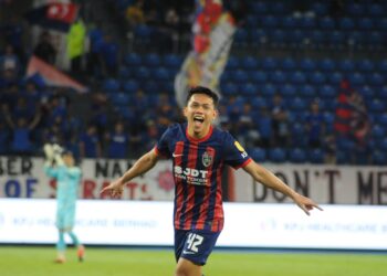 PENYERANG JDT, Arif Aiman Hanapi meledak hatrik  pada perlawanan Liga Super menentang Kuala Lumpur City di Stadium Sultan Ibrahim, Iskandar Puteri.