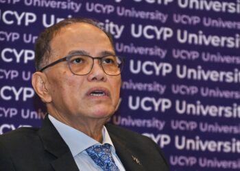 WAN Rosdy Wan Ismail ketika sesi sidang akhbar pada majlis menandatangani Memorandum Persefahaman (MoU) antara Universiti UCYP dan Malaysia Rail Link Sendirian Berhad di Hotel Royale Chulan Kuala Lumpur di sini hari ini. - UTUSAN/SYAKIR RADIN