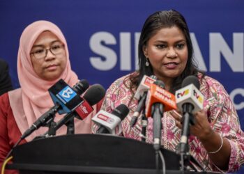 Kasthuri Pattopada ketika dalam sidang media Pengumuman Pencapaian Skim Keselamatan Sosial Suri Rumah (SKSSR) PERKESO di Wisma Perkeso semalam. - UTUSAN/M.FIRDAUS M.JOHARI