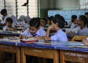 Pendedahan hasil tinjauan menunjukkan hampir 40 peratus murid yang menjadi responden menyatakan guru selalu tidak masuk kelas. - GAMBAR HIASAN.