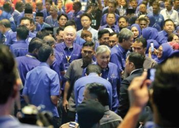 AHMAD Zahid Hamidi ketika hadir pada Konvensyen BN Negeri Sembilan 2024 di Seremban semalam. - UTUSAN/MOHD. SHAHJEHAN MAAMIN