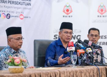 Mohd. Na'im Mokhtar dalam sidang akhbar Bajet 2025 Majlis Agama Islam Wilayah Persekutuan (MAIWP) di Kuala Lumur, semalam.  - UTUSAN/M.FIRDAUS M.JOHARI