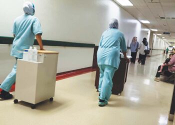 Sistem kerja di hospital awam dikatakan masih ketinggalan termasuk dari segi penggunan komputer sehingga memaksa banyak urusan dikendalikan secara manual.