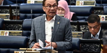 Anwar Ibrahim dalam sesi soal jawab Perdana Menteri di Dewan Rakyat, semalam. - Gambar JABATAN PENERANGAN