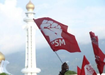 PARTI Sosialis Malaysia (PSM) perlu mengambil pendekatan yang lebih bertanggungjawab dengan mengemukakan cadangan yang pragmatik, bukannya terus mengitar semula retorik anti-neoliberal yang sudah usang dan tidak sesuai dengan zaman.