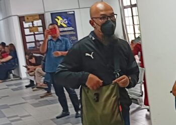 MOHD. ZULFADLI Nayan diperintahkan membela diri atas tuduhan menerima rasuah sebanyak RM10,000 oleh Mahkamah Sesyen Johor Bahru.