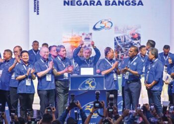 BARISAN Nasional (BN) mampu  mengukuhkan kedudukannya sebagai gabungan politik yang relevan dan dinamik untuk 50 tahun akan datang dengan  adanya doktrin baharu, kepimpinan inklusif dan strategi digital. – UTUSAN/SYAKIR RADIN