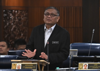 SHAMSUL Anuar Nasarah ketika sesi soal jawab lisan di Dewan Rakyat, hari ini. - JABATAN PENERANGAN MALAYSIA