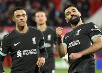 Penyerang Liverpool, Mohamed Salah meraikan jaringan penalti yang diambilnya dalam aksi  Liga Juara-Juara menentang Girona pagi ini. - AFP