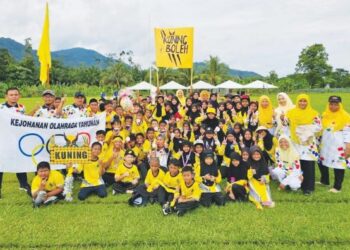 Rumah Kuning menjadi juara Kejohanan Olahraga SK Batu Melintang, Jeli Kelantan.