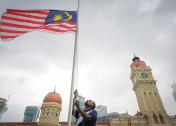 KUALA LUMPUR wajib mempamer identiti nasional dan budaya bagi rakyat Malaysia di setiap satu penjurunya.