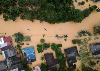 PENGURUSAN risiko banjir di Malaysia memerlukan peralihan paradigma dari langkah reaktif kepada strategi proaktif yang didorong oleh teknologi.