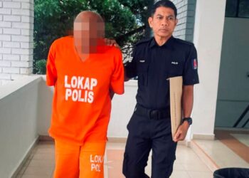 PENGAWAL keselamatan mengaku tidak bersalah di Mahkamah Sesyen Kuala Kangsar, hari ini atas pertuduhan melakukan persetubuhan dan amang seksual terhadap anak kandungnya.