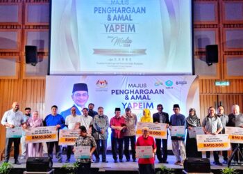 SERAMAI 50 pengamal media dan penggiat seni tanah air menerima bantuanada Majlis Penghargaan & Amal YAPEIM Bersama Media 2024 di Kuala Lumpur.