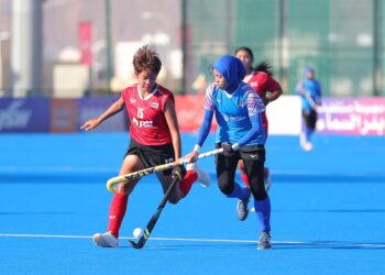 ANTARA aksi pasukan hoki remaja kebangsaan pada perlawanan pertama kumpulan A menentang Thailand di Stadium Hoki Oman, Muscat. - IHSAN AHF