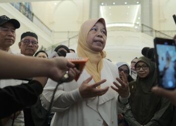 ZURAIDA Kamaruddin ketika ditemui pemberita di Mahkamah Rayuan Putrajaya. - UTUSAN/FAIZ ALIF