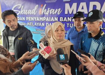 RASHIMA Baharuddin (tengah) semasa sidang media Program Skuad Ihsan Madani dan Penyampaian Bantuan Banjir Nelayan Daerah Tumpat di Kompleks LKIM Geting, Tumpat, Kelantan hari ini. - UTUSAN/MUSTAQIM MOHAMED