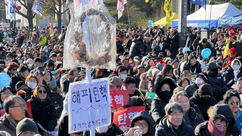 Sepanduk lucu protes Korea Selatan curi perhatian