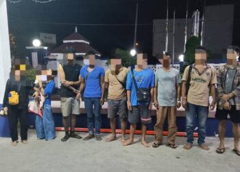 KESEMUA PATI yang ditahan selepas MPV yang dinaiki mereka terbabas di Kampung Bechah Temalang, Wakaf Bharu, Tumpat, Kelantan-IHSAN POLIS