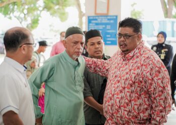 AB. RAUF Yusoh menziarahi keluarga mangsa kemalangan maut di Jabatan Forensik Hospital Melaka.