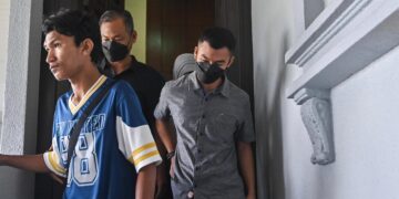 AMIRUL Iskandar Ahmad Norhanizan ketika hadir bagi sebutan kes atas pertuduhan mencederakan pelatih junior menggunakan seterika di Mahkamah Sesyen Kuala Lumpur. UTUSAN/SYAKIR RADIN