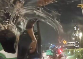 TANGKAP layar video seorang lelaki berdiri di cermin hadapan kereta mangsa yang tidak memberinya laluan untuk menukar lorong di Jalan Pantai, Johor Bahru