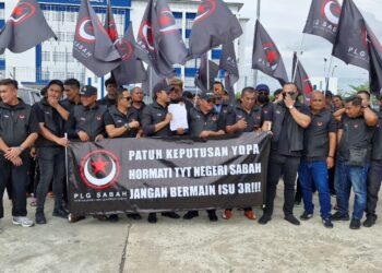 PERTUBUHAN Lima Generasi Sabah semasa hadir membuat laporan polis di IPD Kota Kinabalu