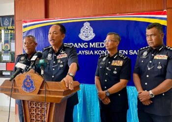 JAUTEH Dikun (dua kiri) semasa sidang akhbar di IPK Sabah di Kota Kinabalu