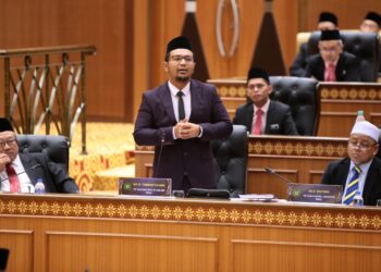 WAN Zikri Afhtar Ishak dalam sesi pembahasaan Belanjawan Perlis 2025 dalam sidang Dewan Undangan Negeri (DUN), di Kangar, Perlis hari ini.-UTUSAN/ADIB AKHYAR