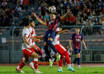 Pemain JDT, Bergson Da Silva diasak pemain Kuala Lumpur City pada perlawanan Piala Malaysia 2024, Kuala Lumpur City menentang JDT, di Stadium Bola Sepak Kuala Lumpur, di sini hari ini. Foto: SHIDDIEQIIN ZON