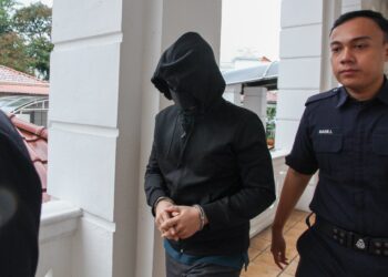 MOHD. Nazri Abdul Razak di Mahkamah Tinggi Ipoh hari ini bagi perbicaraan menyebabkan kematian seorang pelajar 17 tahun dalam kejadian Disember tahun lalu. - FOTO/MUHAMAD NAZREEN SYAH MUSTHAFA