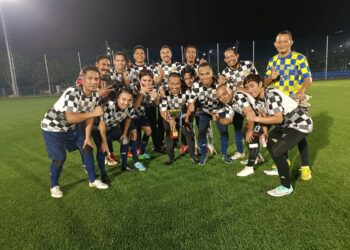 SAM FC meraikan kejuaraan sulung Kejohanan Bola Sepak 4 Penjuru anjuran Jabatan Keselamatan dan Kesihatan Pekerjaan Malaysia (JKKP) di Putrajaya, semalam.