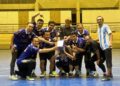 PARA pemain PWP bergambar bersama selepas muncul juara kejohanan futsal empat penjuru di Arena Futsal, Kangar, Perlis semalam.-UTUSAN