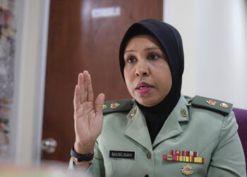 Tembual bersama Penolong Pengarah Keselamatan Kontemporari (MiDAS), Lt Kol Ts Dr. Maimunah Omar berhubung isu Penyewaan Aset di Wisma Pertahanan, Kementerian Pertahanan (MINDEF), baru-baru ini. UTUSAN/AMIR KHALID