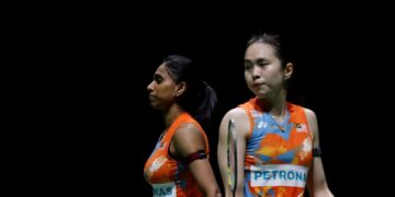 PEARLY Tan-M. Thinaah menewaskan  pasangan Jepun, Yuki Fukushima-Mayu Matsumoto 16-21, 15-21 pada aksi suku akhir Indonesia Masters 2025, hari ini.